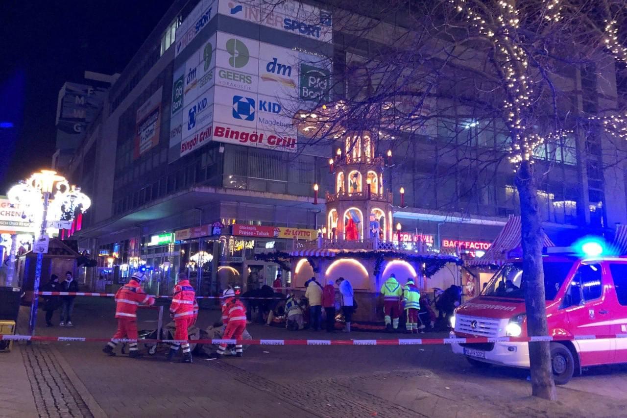 Magdeburgda avtotransport Rojdestvo yarmarkasida odamlar orasiga kirib bordi.